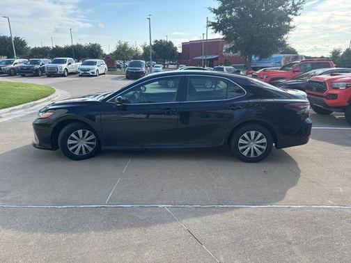 2022 Toyota Camry Hybrid LE