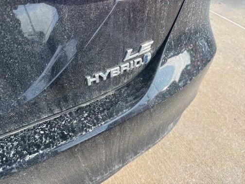 2022 Toyota Camry Hybrid LE