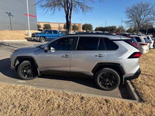 2023 Toyota RAV4 Hybrid SE