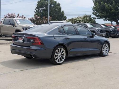 2021 Volvo S60 T5 Momentum