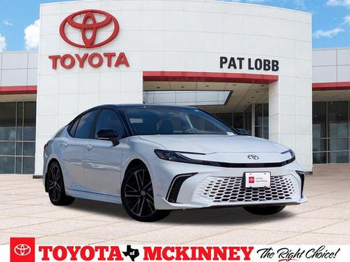 Wind Chill Pearl/Midnight Black Metallic 2025 Toyota Camry XSE