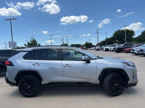 2024 Toyota RAV4 Hybrid SE