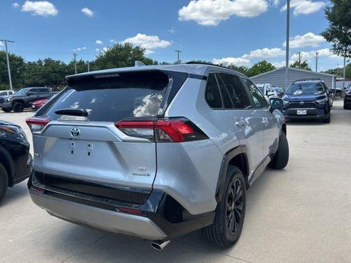 2024 Toyota RAV4 Hybrid SE