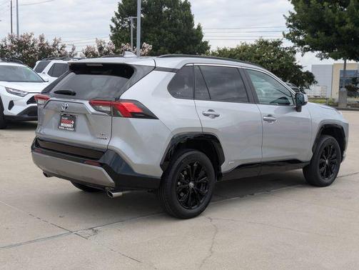 2024 Toyota RAV4 Hybrid SE