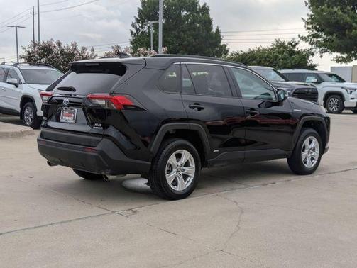 2021 Toyota RAV4 Hybrid XLE
