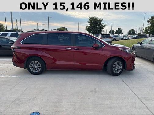 2025 Toyota Sienna XLE 8 Passenger