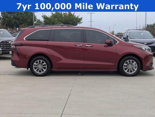 2025 Toyota Sienna XLE 8 Passenger