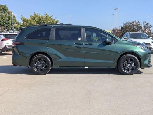 2025 Toyota Sienna Woodland Edition