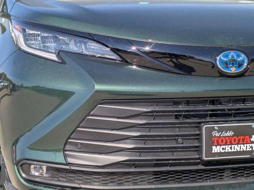 2025 Toyota Sienna Woodland Edition