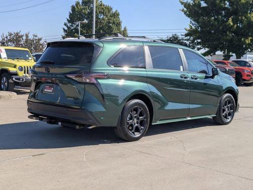 2025 Toyota Sienna Woodland Edition