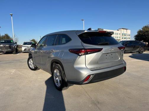 2024 Toyota Highlander LE