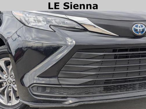 2024 Toyota Sienna LE