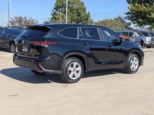 2024 Toyota Highlander LE