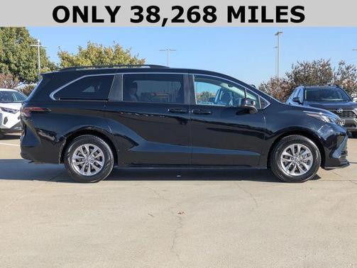 2024 Toyota Sienna LE