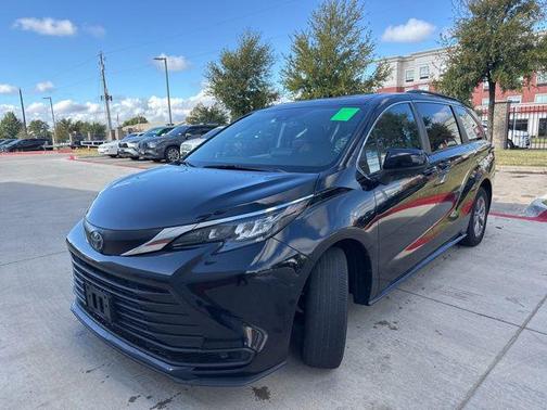 2024 Toyota Sienna LE