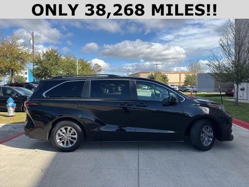 2024 Toyota Sienna LE