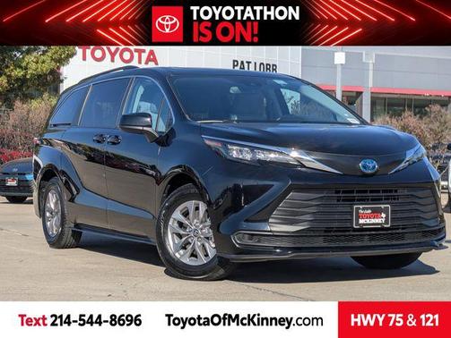 2024 Toyota Sienna LE