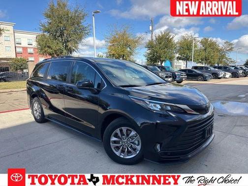 2024 Toyota Sienna LE