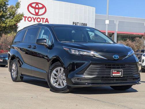 2024 Toyota Sienna LE