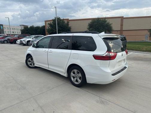 2020 Toyota Sienna LE