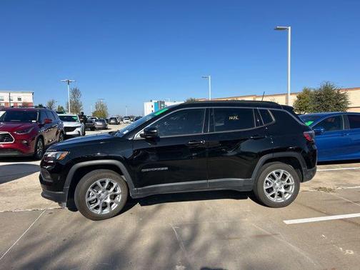2024 Jeep Compass Latitude Lux