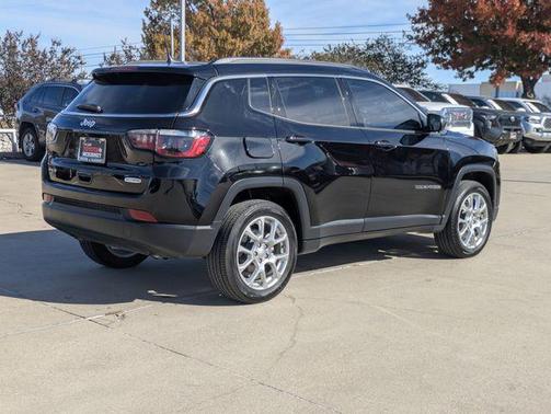 2024 Jeep Compass Latitude Lux