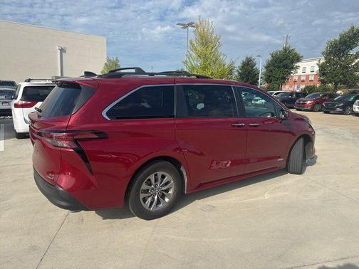 2021 Toyota Sienna XLE 7 Passenger