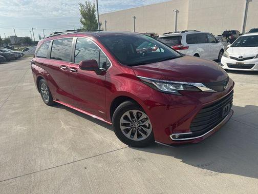 2021 Toyota Sienna XLE 7 Passenger
