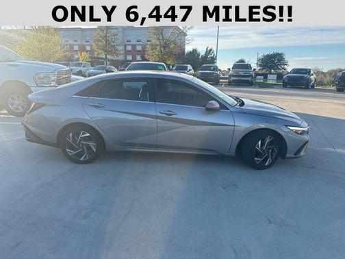 2025 Hyundai ELANTRA Limited