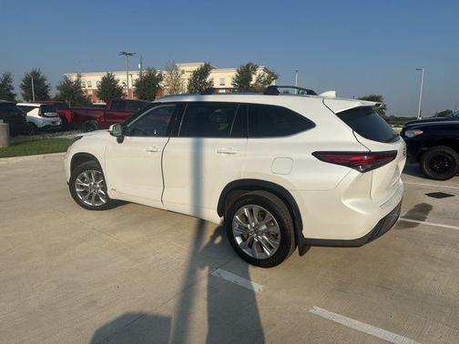 2022 Toyota Highlander Hybrid Limited