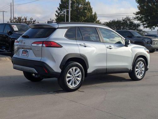 2025 Toyota Corolla Cross LE