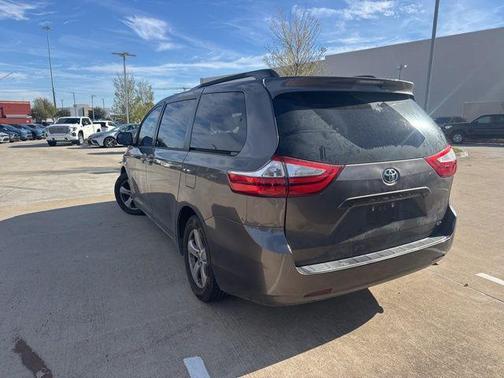 2015 Toyota Sienna LE