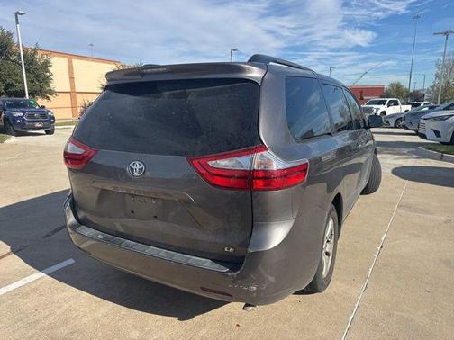 2015 Toyota Sienna LE