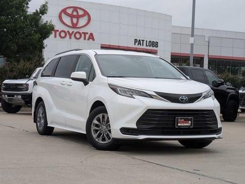 2022 Toyota Sienna LE