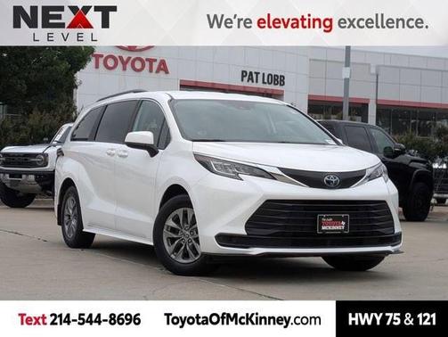 2022 Toyota Sienna LE