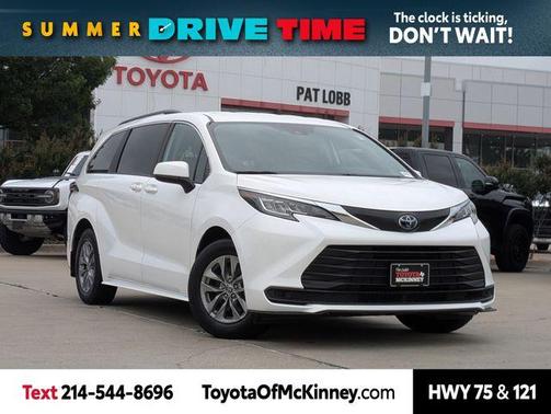 2022 Toyota Sienna LE