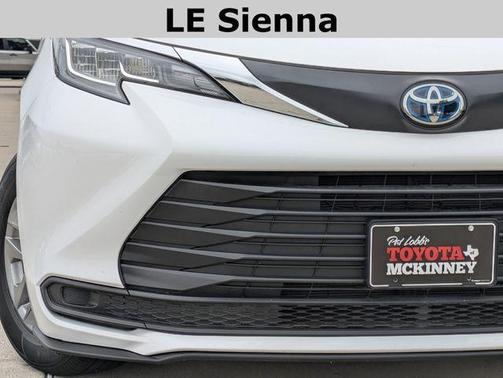 2022 Toyota Sienna LE