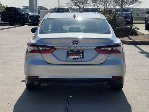 2022 Toyota Camry Hybrid LE