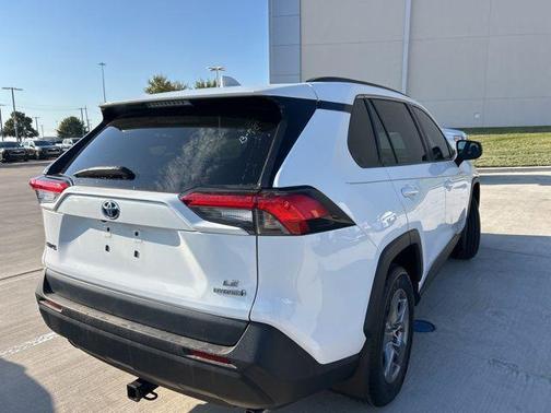 2022 Toyota RAV4 Hybrid LE