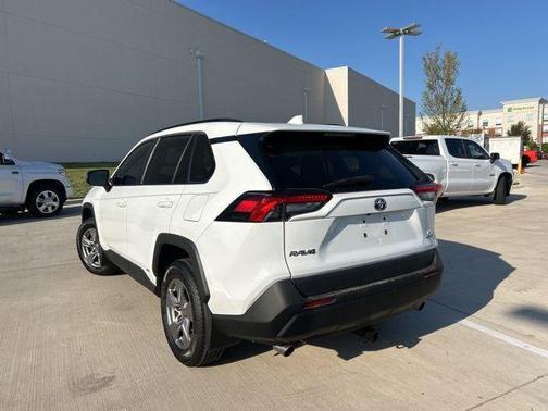 2022 Toyota RAV4 Hybrid LE