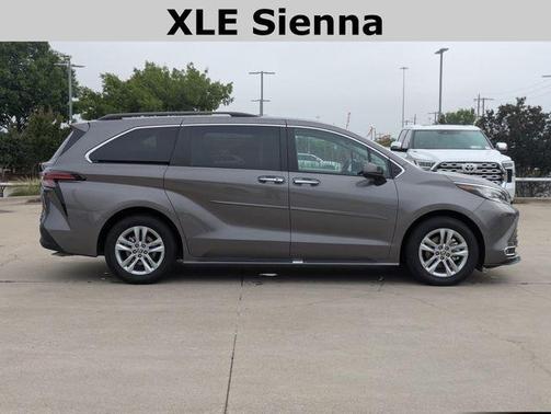 2022 Toyota Sienna XLE
