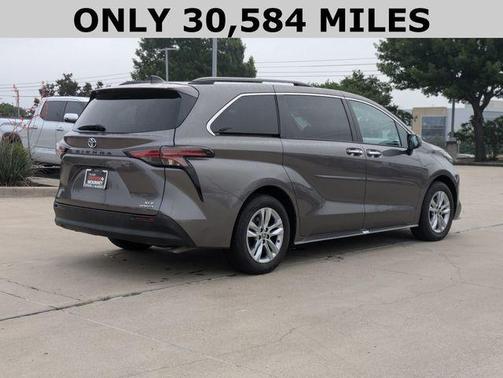 2022 Toyota Sienna XLE