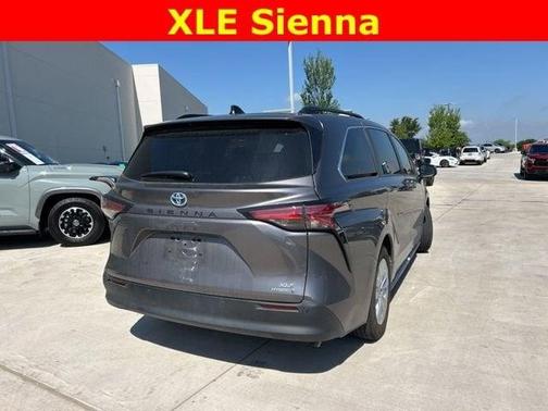 2022 Toyota Sienna XLE