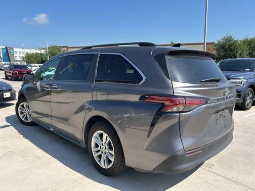 2022 Toyota Sienna XLE