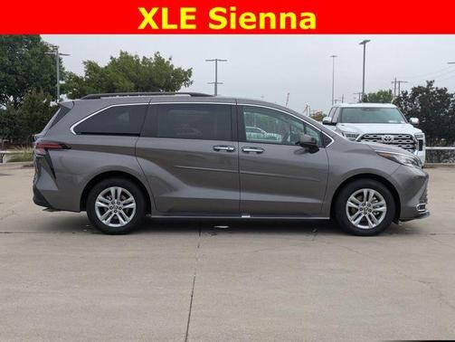 2022 Toyota Sienna XLE