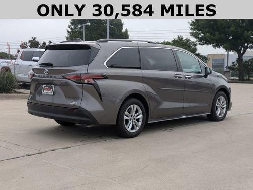 2022 Toyota Sienna XLE