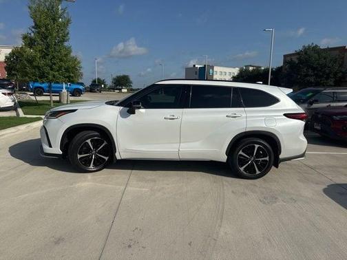 2022 Toyota Highlander XSE