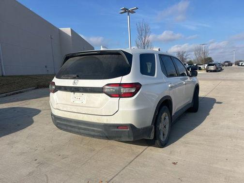 2023 Honda Pilot 2WD LX