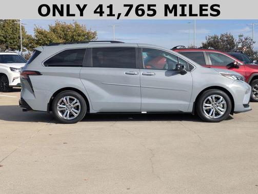 2023 Toyota Sienna XSE 7 Passenger