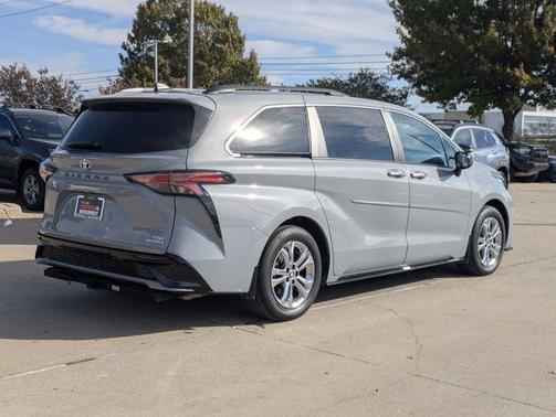 2023 Toyota Sienna XSE 7 Passenger